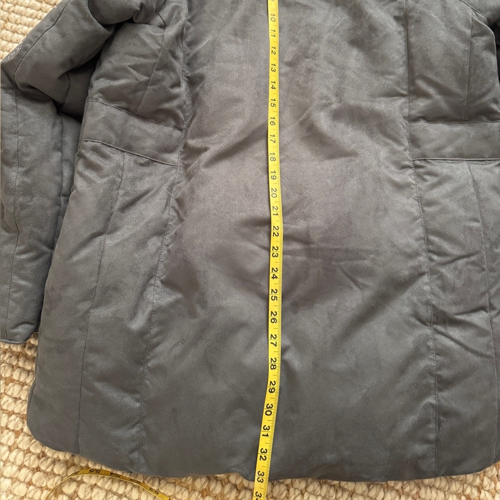 Cabela's Gray Goose down Winter Coat with 100% Coyote Fur Ruff. Size L. - Picture 7 of 7